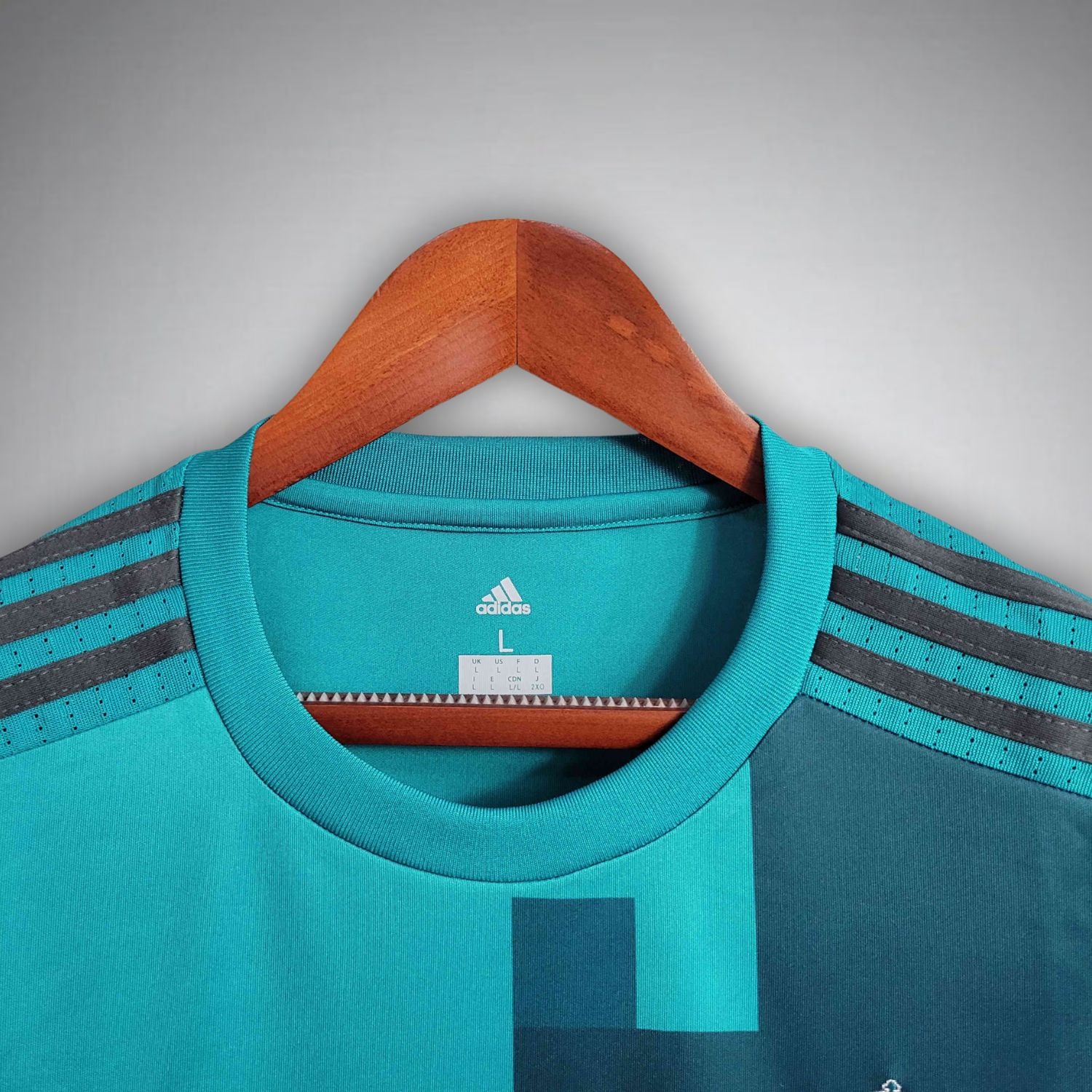 Real Madrid CF - Retro Away Shirt 2017/2018 Long Sleeve