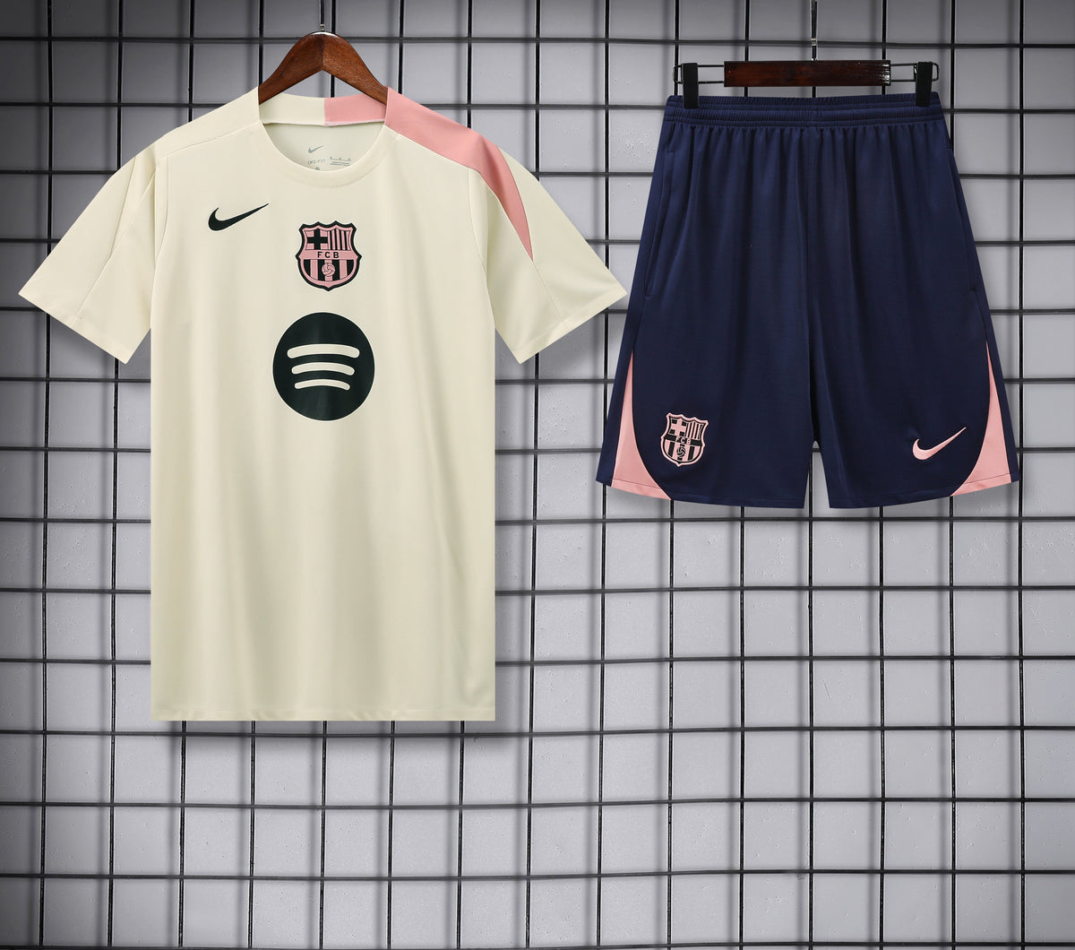 FC Barcelona - Light Orange Training Set